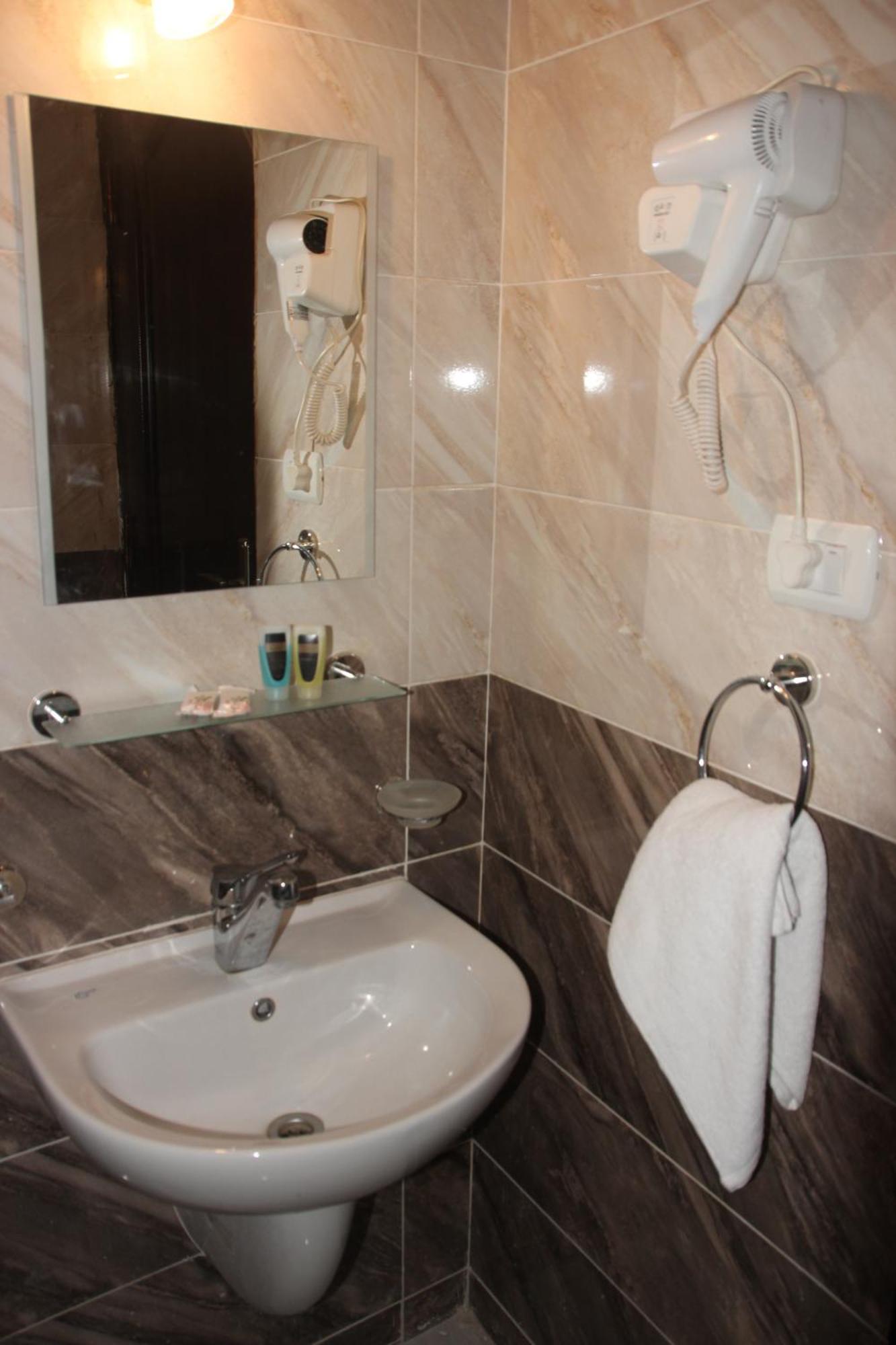 Farida Pyramids Boutique Hotel Kafrat al Jabal Luaran gambar